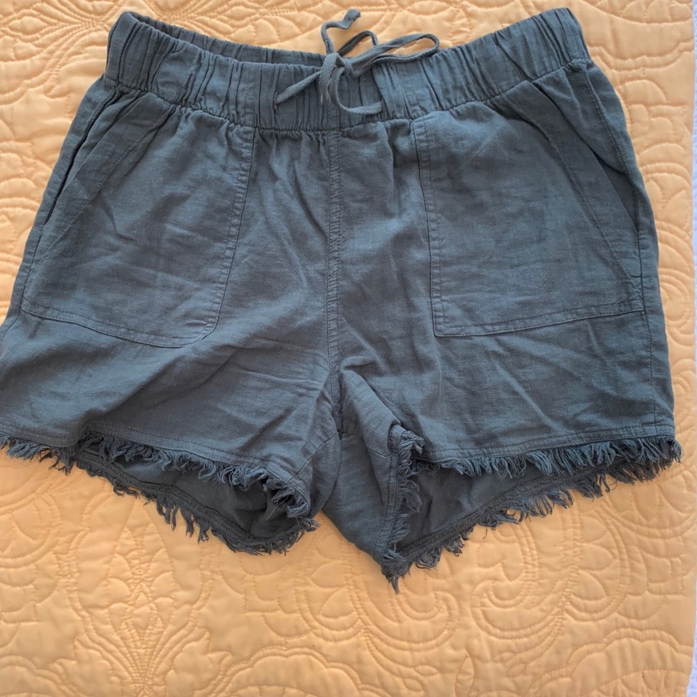 Like new Thread & Supply size S olive green shorts